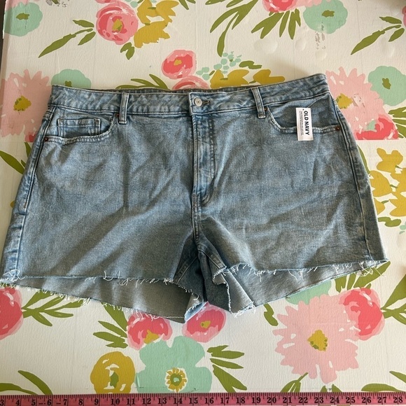 NWT Old Navy light wash denim size 20 cut off shorts - Picture 1 of 10